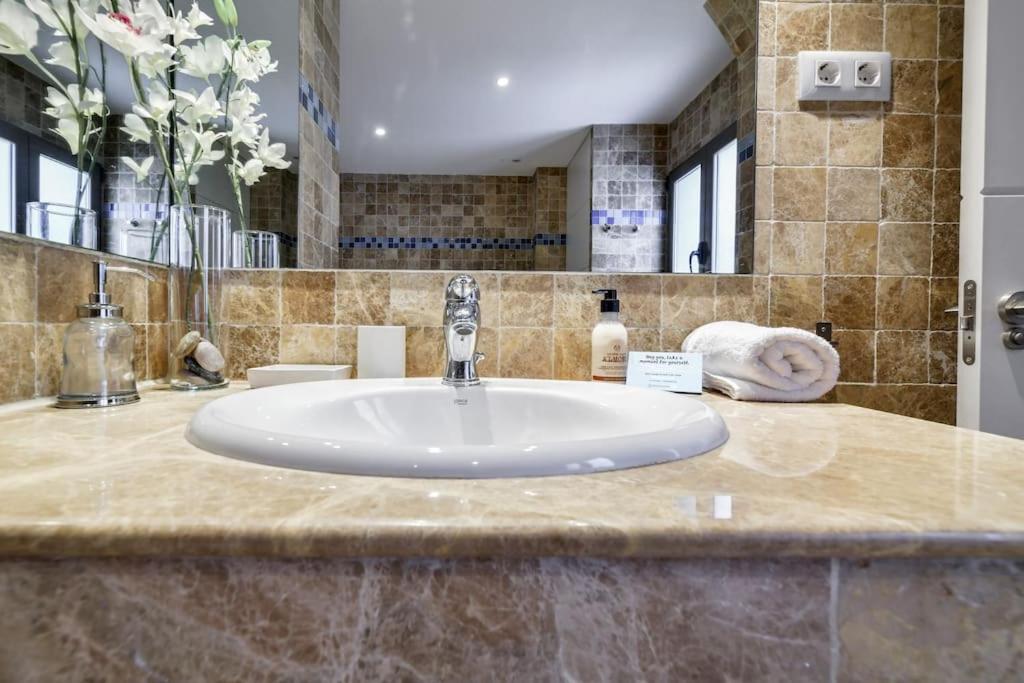 Big Stylish And Modern Apartment In Madrid Centre 外观 照片