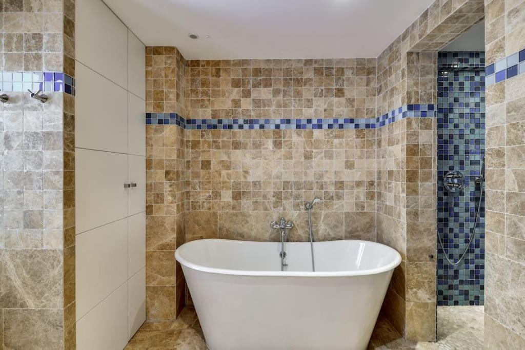 Big Stylish And Modern Apartment In Madrid Centre 外观 照片